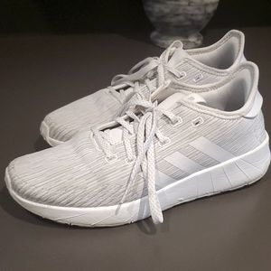 Adidas women's 8 cloud foam shoe